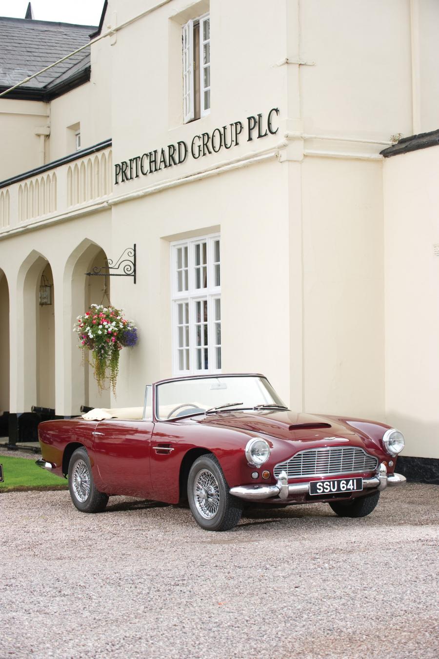  Aston Martin DB4 Convertible 1962 года  (фото 26 из 41)
